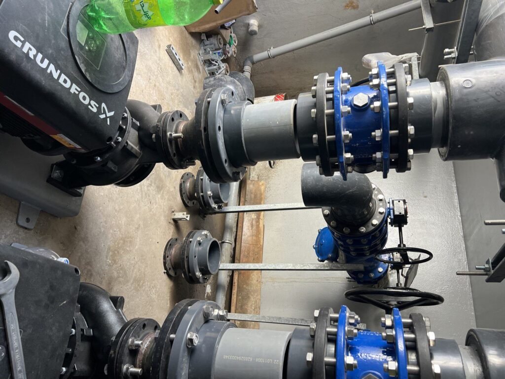 Valve header with gate valves and handwheels