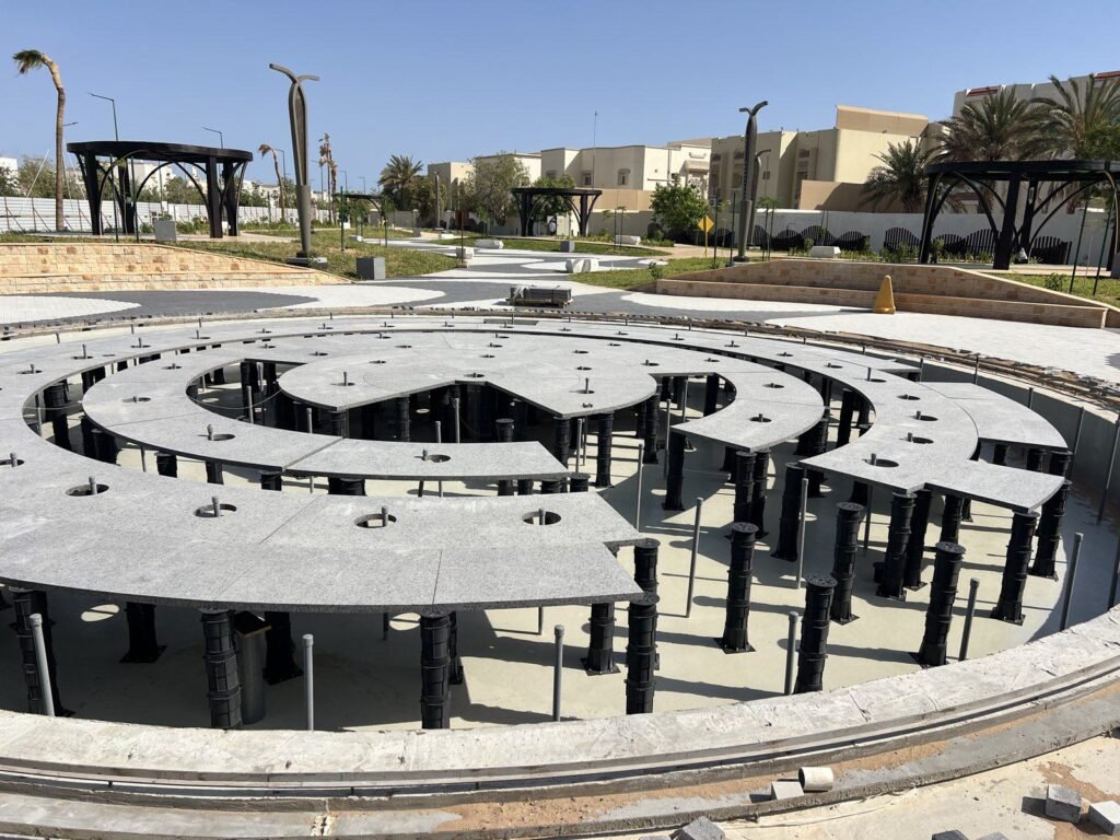 Nozzle array set into a fountain deck in a spiral
